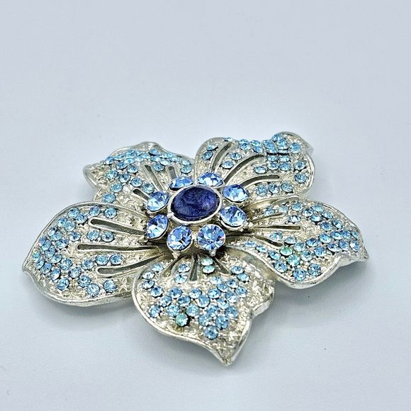 Vintage Flower Brooch Hibiscus Floral Blue Rhinestone Silver Tone MISSING STONES - Picture 3 of 9